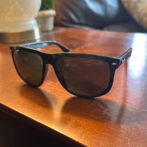 Ray-Ban 4147 sunglasses